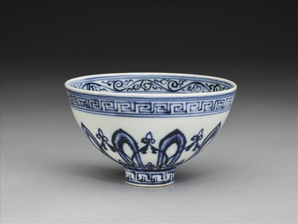 青花幾何花卉紋蓮子碗