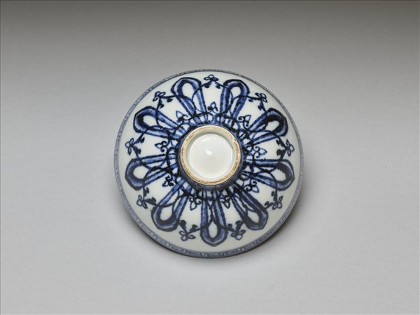 青花幾何花卉紋蓮子碗