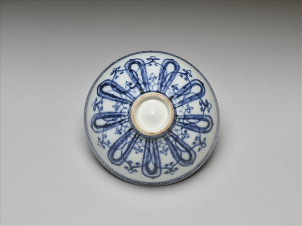 青花幾何花卉紋蓮子碗