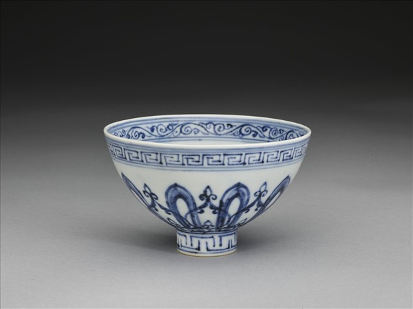 青花幾何花卉紋蓮子碗