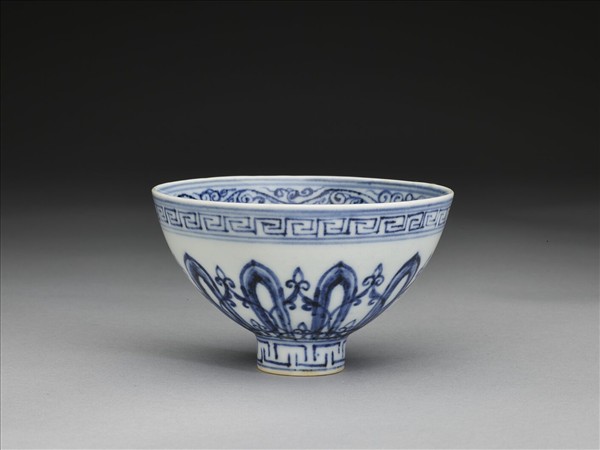 青花幾何花卉紋蓮子碗
