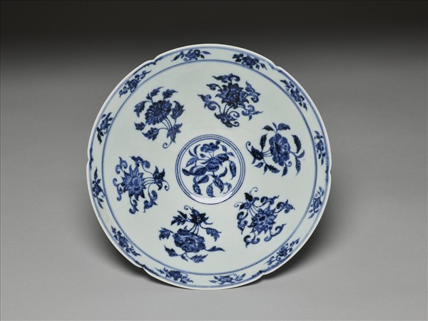 青花花果紋葵口碗