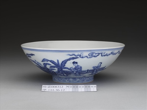 青花山水仕女圖碗