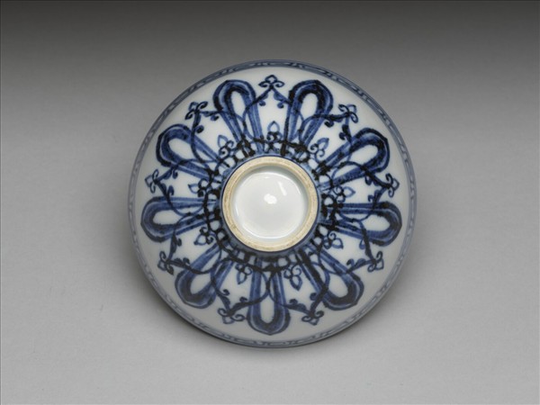 青花幾何花卉紋蓮子碗