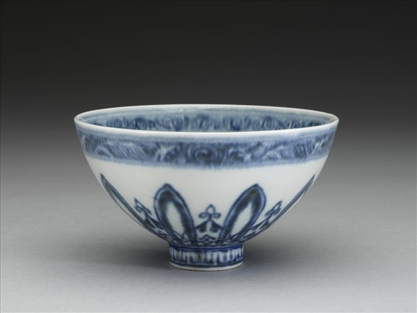 青花幾何花卉紋蓮子碗