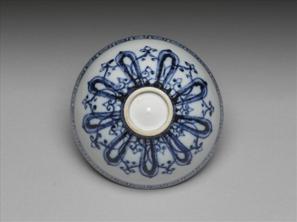 青花幾何花卉紋蓮子碗