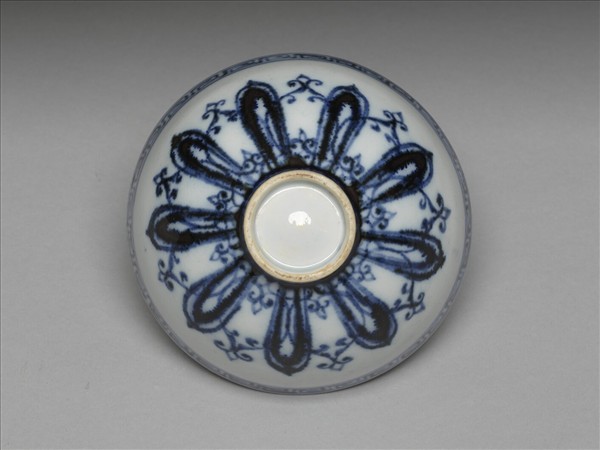 青花幾何花卉紋蓮子碗