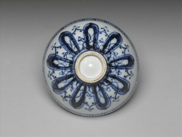 青花幾何花卉紋蓮子碗