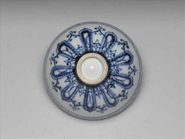 青花幾何花卉紋蓮子碗