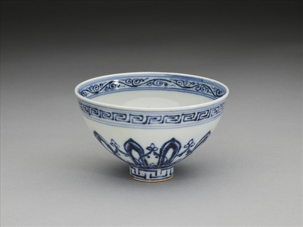 青花幾何花卉紋蓮子碗