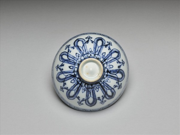 青花幾何花卉紋蓮子碗