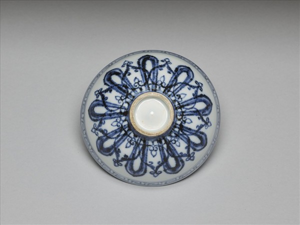 青花幾何花卉紋蓮子碗