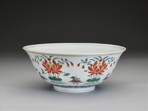 鬥彩蓮塘鴛鴦紋碗