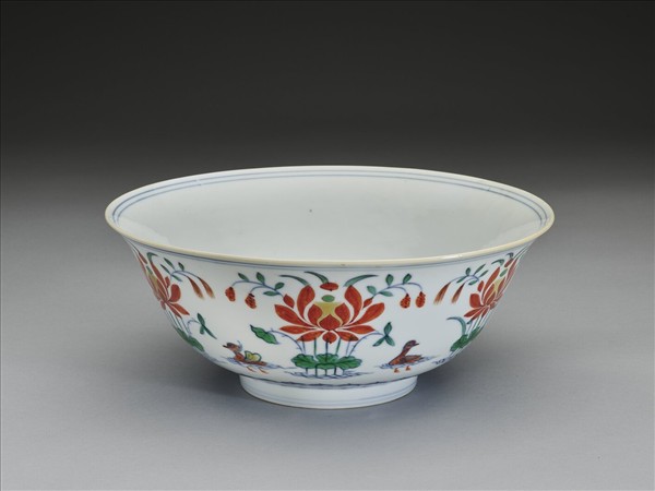 鬥彩蓮塘鴛鴦紋碗