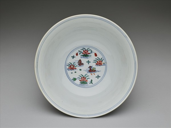 鬥彩蓮塘鴛鴦紋碗