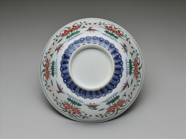 鬥彩蓮塘鴛鴦紋碗