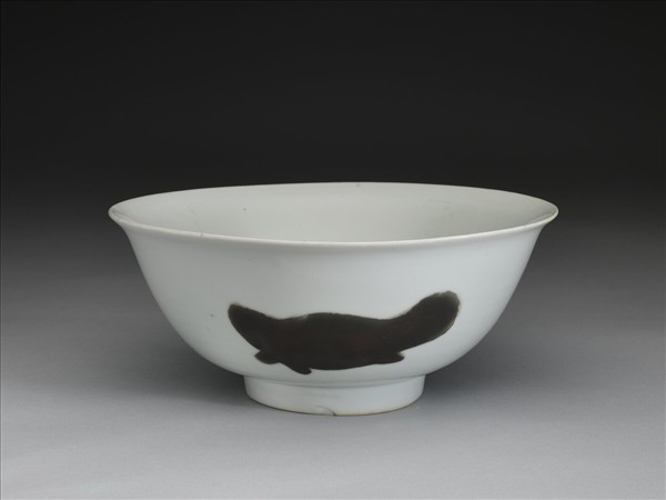 釉裡紅三魚紋碗