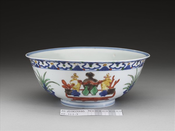 五彩博古花卉紋碗