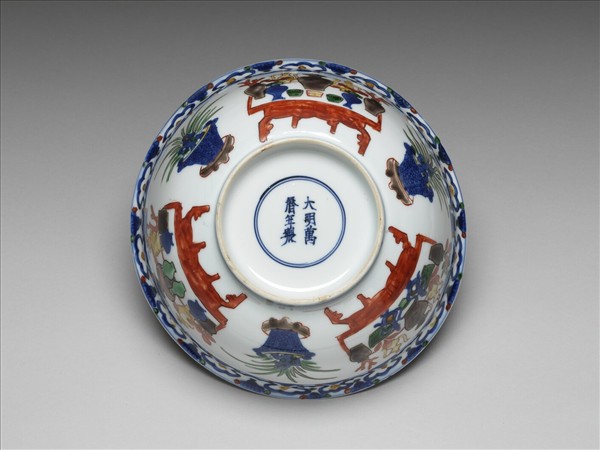 五彩博古花卉紋碗