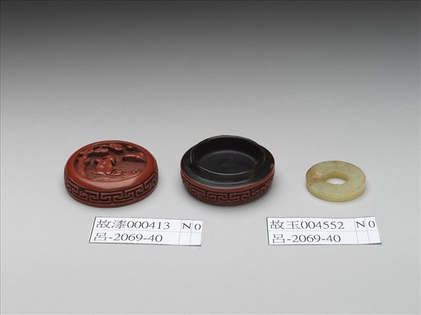 剔紅松下撫琴圓盒