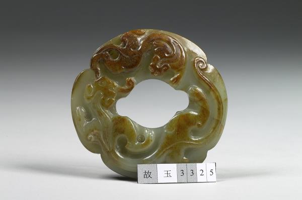 雙螭紋海棠式玉環