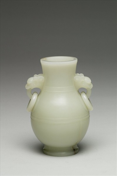 玉獸耳銜環壺
