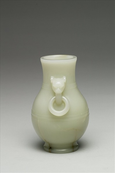 玉獸耳銜環壺