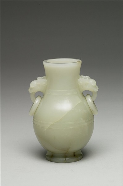 玉獸耳銜環壺