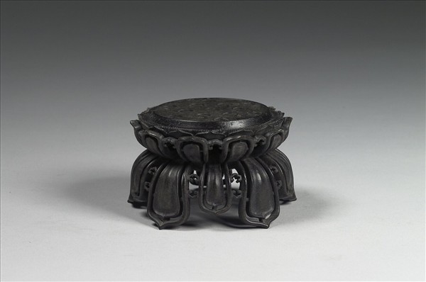 紫檀蓮蓬紋木座