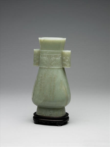 玉獸面紋貫耳壺