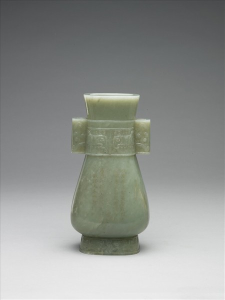 玉獸面紋貫耳壺