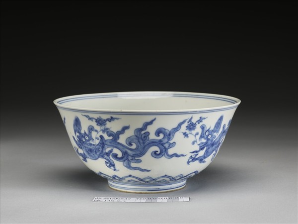 青花夔龍紋碗