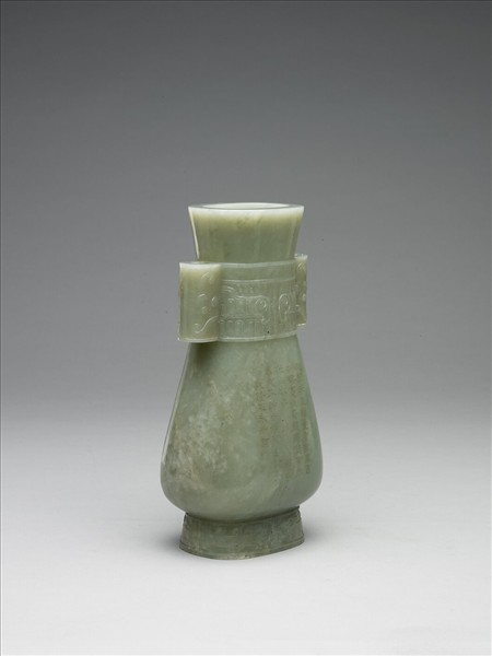 玉獸面紋貫耳壺