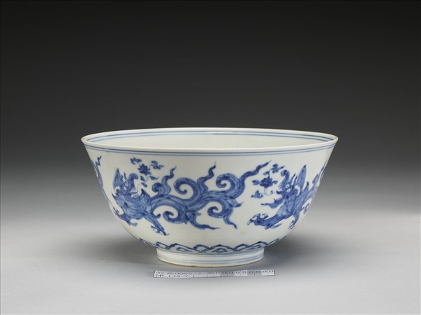 青花夔龍紋碗