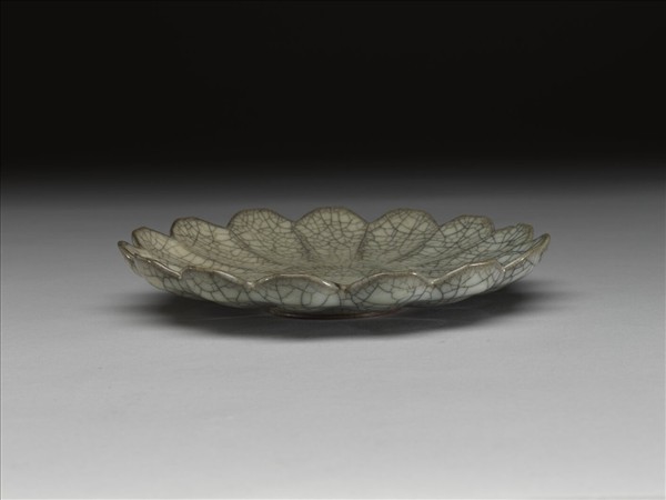 青瓷蓮花式碟