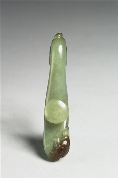 玉鷹首蟠螭帶鉤