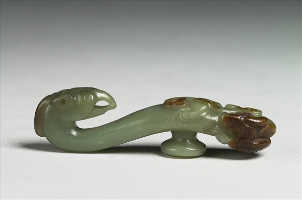 玉鷹首蟠螭帶鉤- 故宮