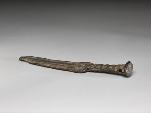 鄂爾多斯青銅劍