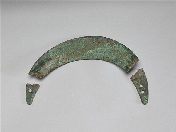 北方式月牙形銅飾件