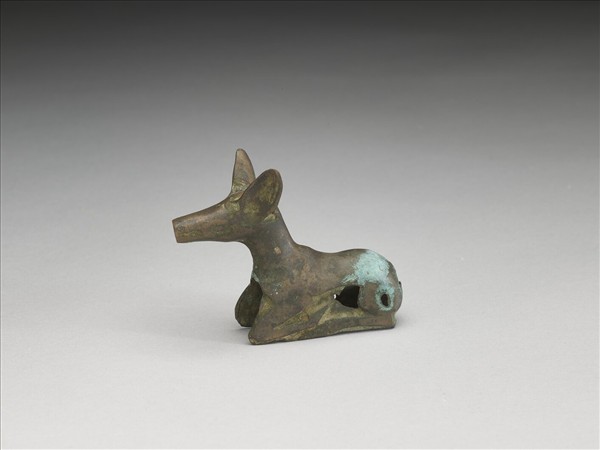 青銅臥鹿