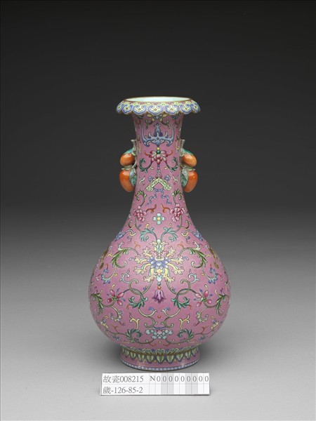 粉彩粉紅地錦上添花番蓮紋花口瓶