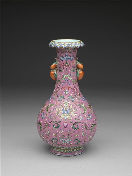 粉彩粉紅地錦上添花番蓮紋花口瓶