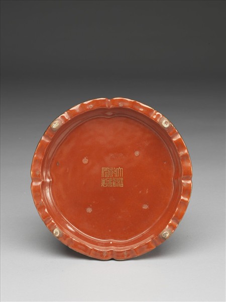 黃地粉彩鏤空冠架