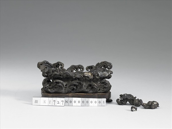 鏤空波濤紋木座