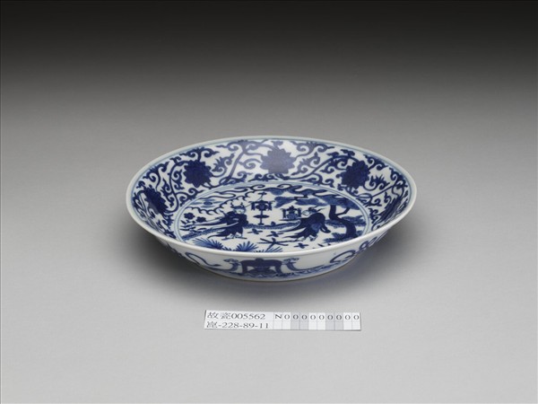 青花人物番蓮紋盤