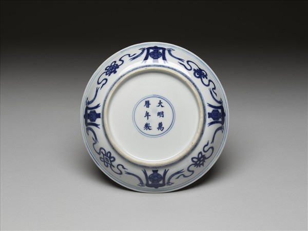 青花人物番蓮紋盤