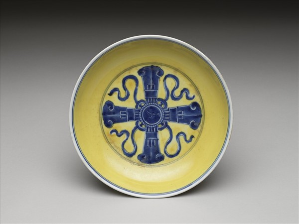 黃地青花八寶紋盤