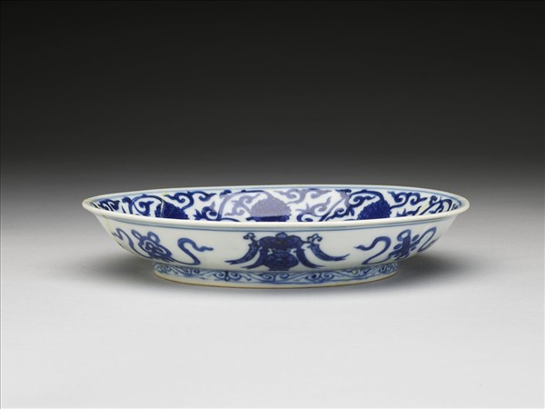 青花人物番蓮紋盤