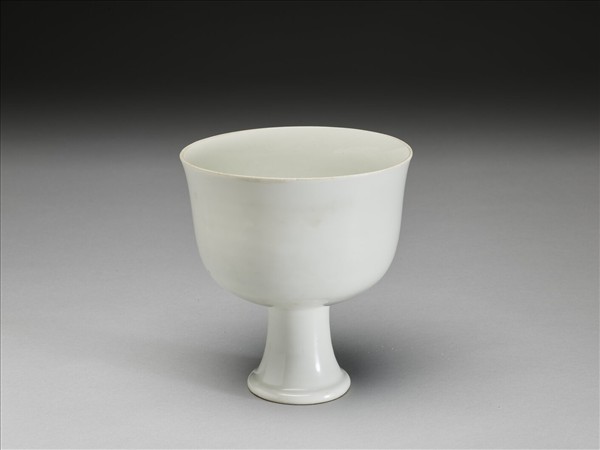 白釉八寶番蓮紋高足碗