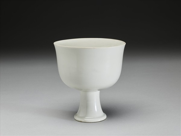 白釉八寶番蓮紋高足碗